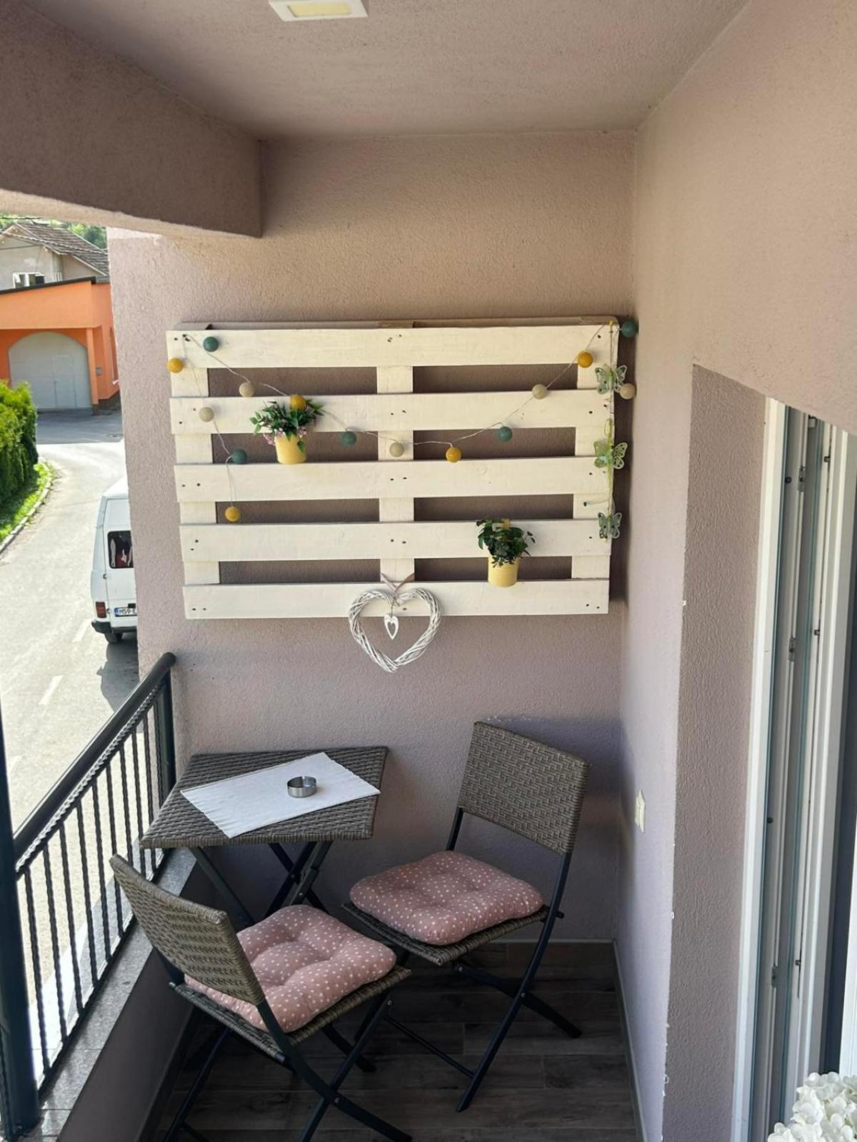 Naid Apartmani Kulen Vakuf Εξωτερικό φωτογραφία